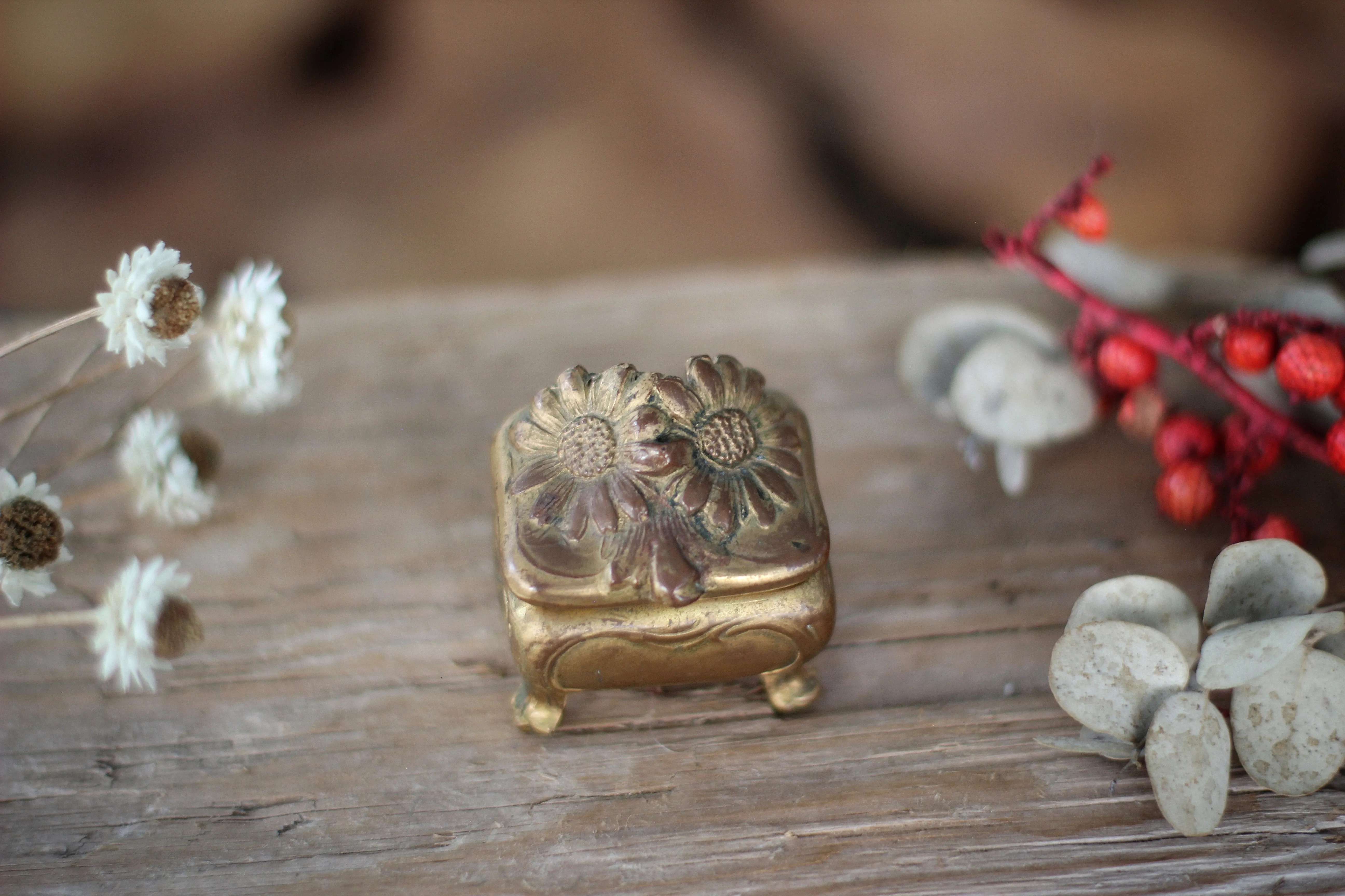 Antique Miniature Daisies Art Nouveau Jewelry Box