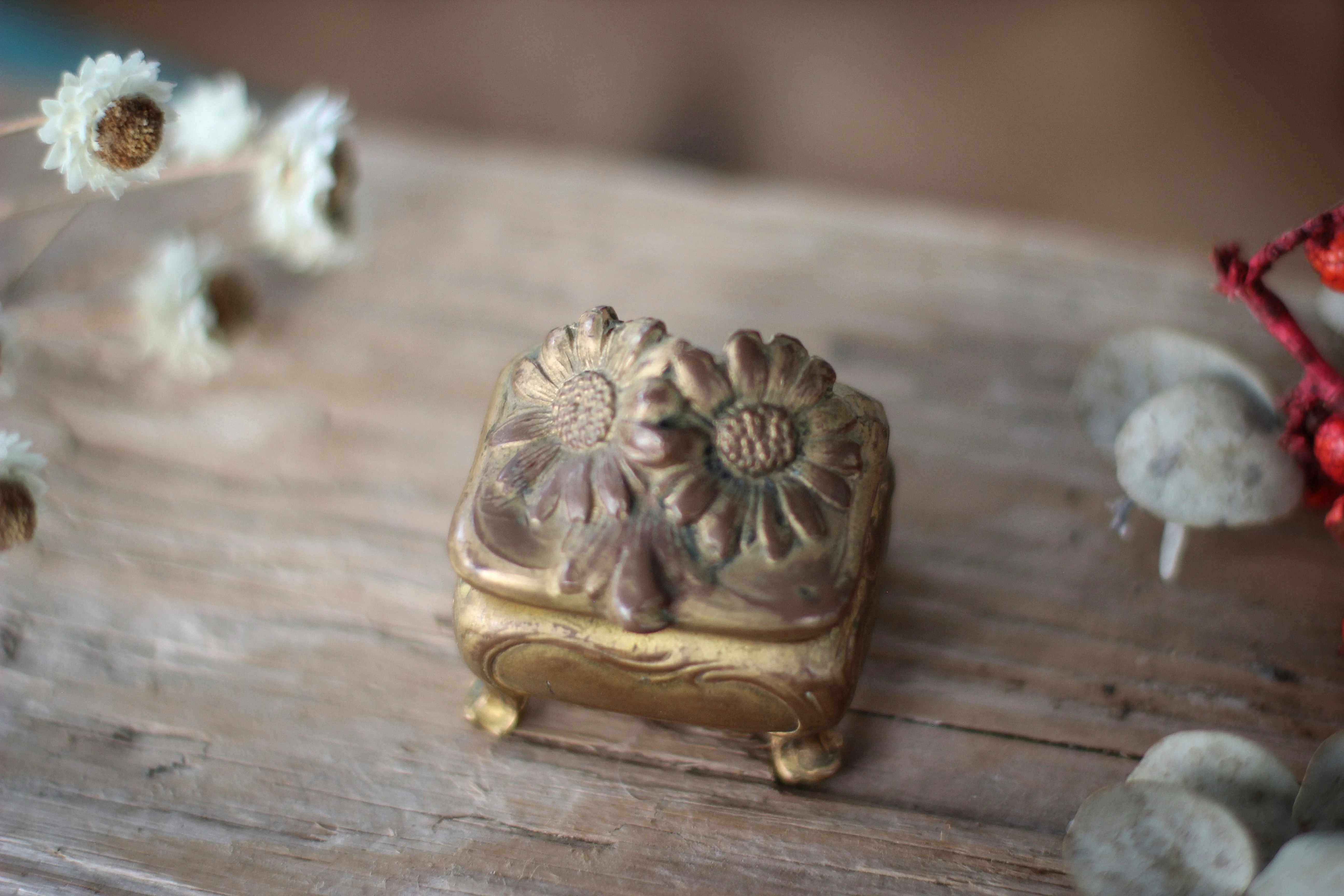 Antique Miniature Daisies Art Nouveau Jewelry Box