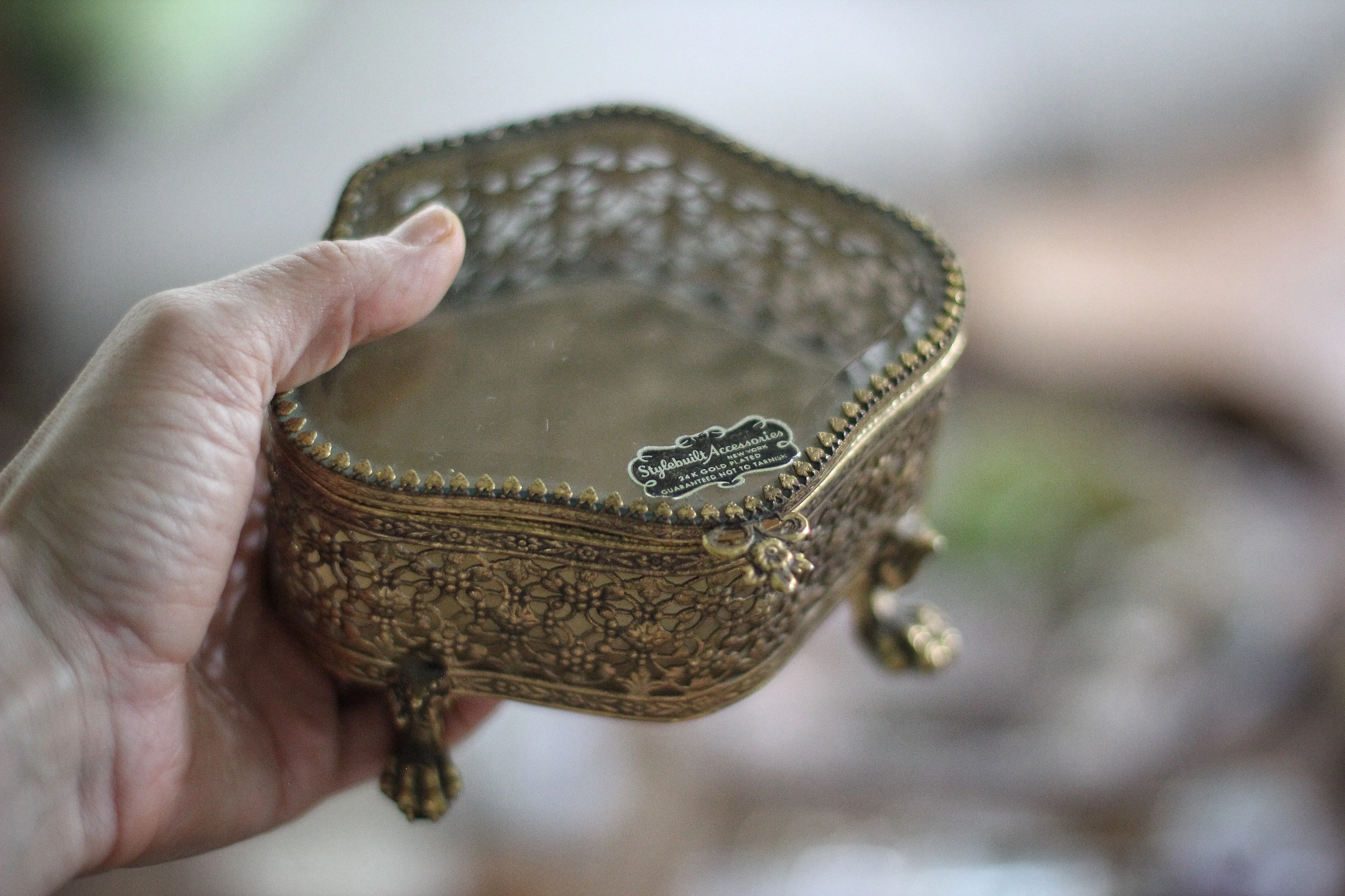 Antique Stylebuilt Claw Feet Jewelry Box