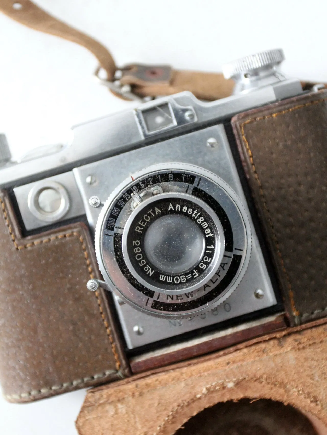 vintage Alfax Model ll camera with leather carrying case